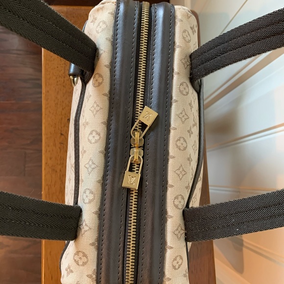 SOLD Auth. Louis Vuitton Josephine bag - Picture 9 of 13